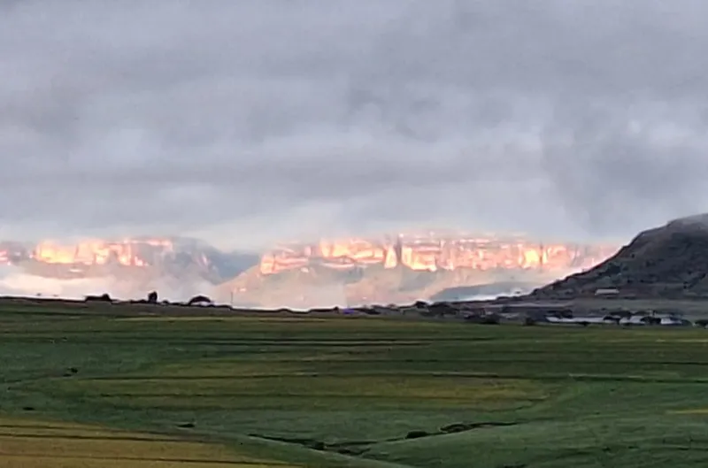 n Geloofsgevulde Drakensberg-avontuur met stilte, berge, kampstories, klein dorpe en familie—’n reis wat siel en gees weer rustig laat asemhaal.